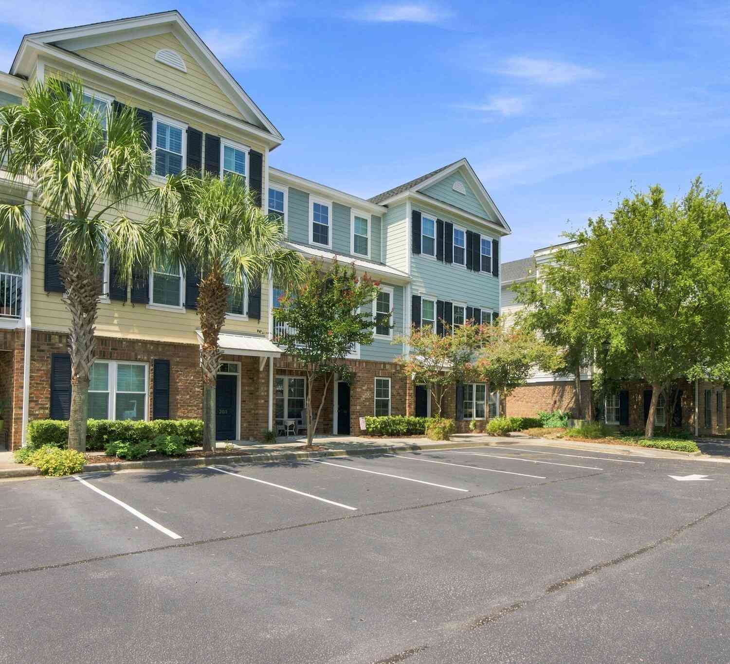 Condo For Sale - 656 Coleman Boulevard #304<br/> Mount Pleasant, SC 29464