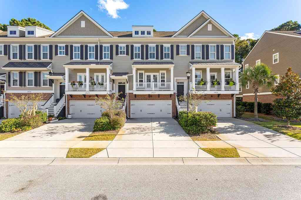 Homes For Rent - 1927 Carolina Towne Court<br/> Mount Pleasant, SC 29464