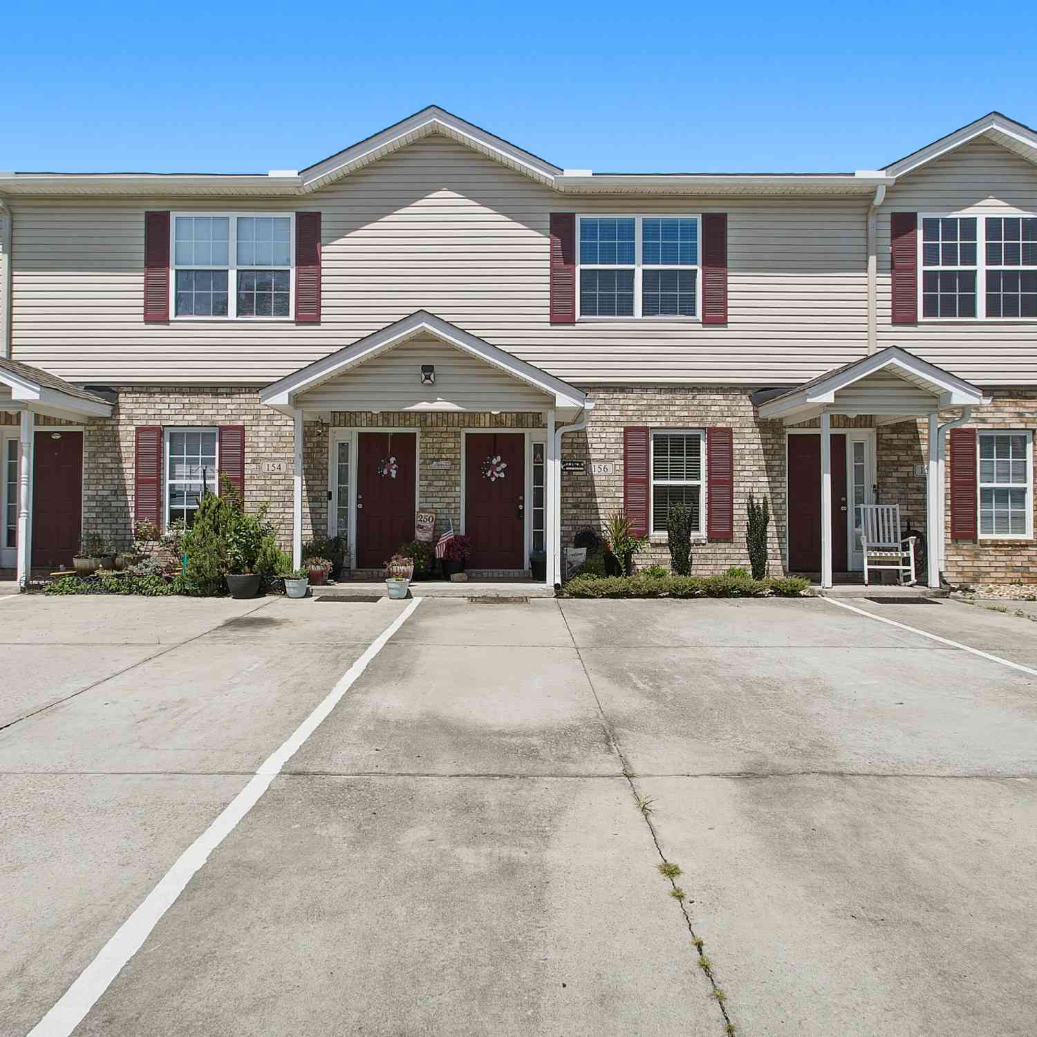 Townhouse For Sale - 156 Pine Shadow Drive<br/> Goose Creek, SC 29445