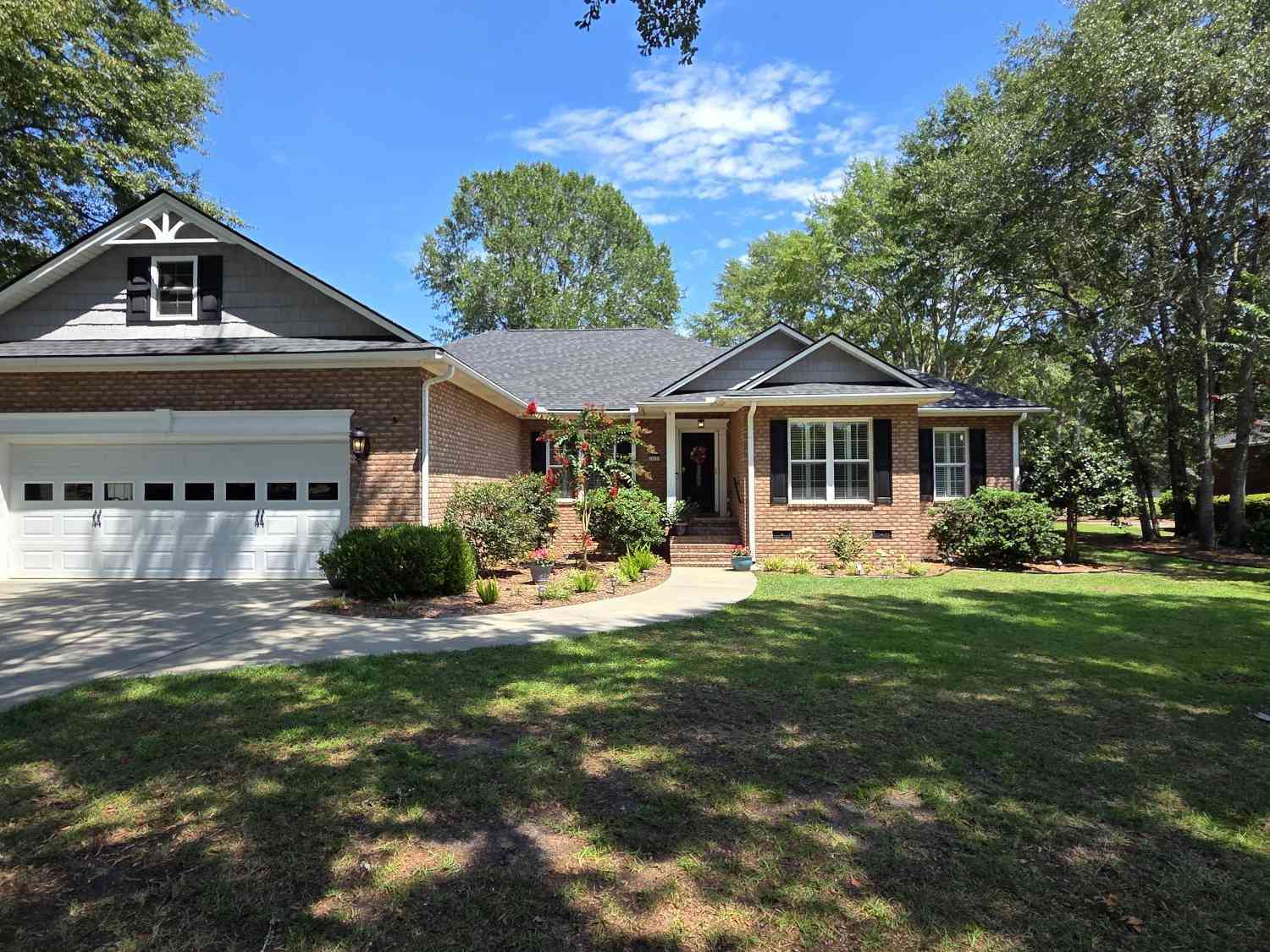 Homes For Sale - 6 Lake Arbu Drive<br/> Manning, SC 29102