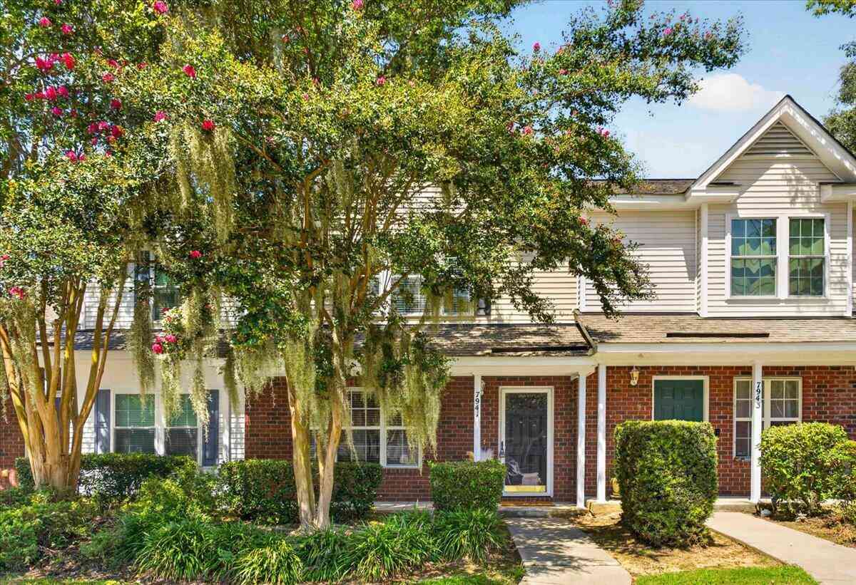 Townhouse For Sale - 7941 Shadow Oak Drive<br/> North Charleston, SC 29406