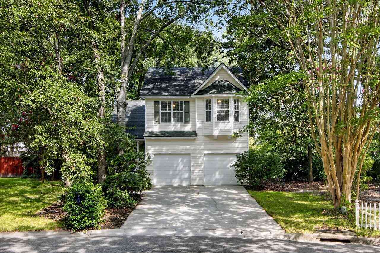 Homes For Sale - 8 Latham Circle<br/> Charleston, SC 29407