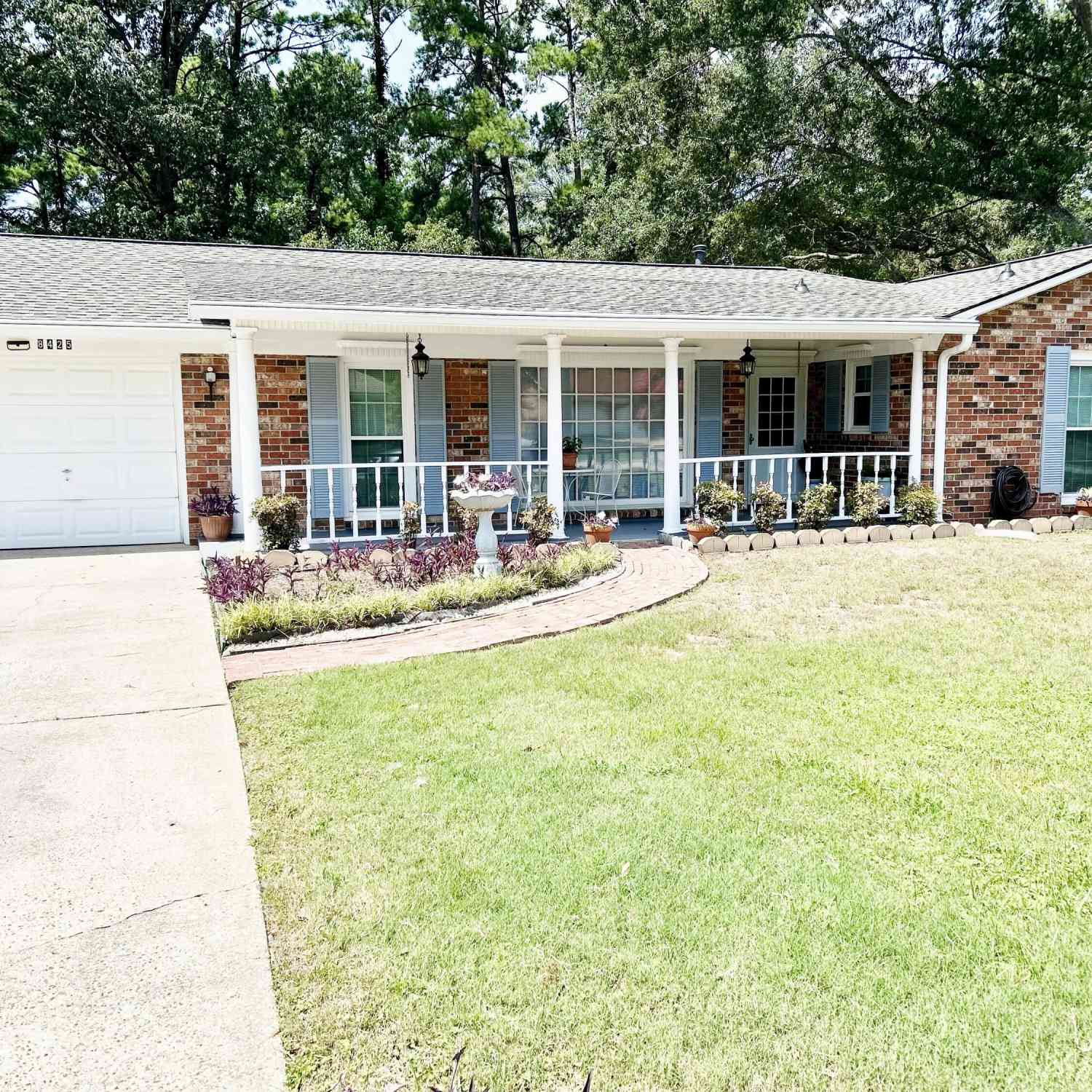Homes For Sale - 8425 Deerwood Drive<br/> North Charleston, SC 29406
