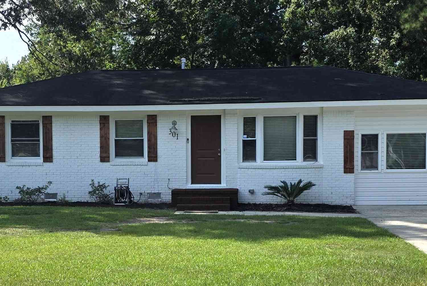 Homes For Sale - 301 Laurel Avenue<br/> Goose Creek, SC 29445