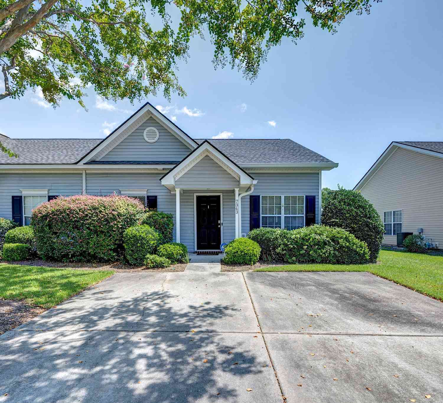 Townhouse For Sale - 7343 Suncatcher Drive<br/> Hanahan, SC 29410