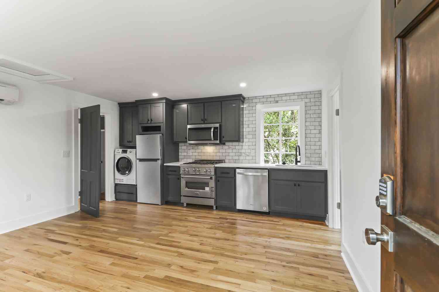 Homes For Rent - 19 Smith Street #F<br/> Charleston, SC 29401