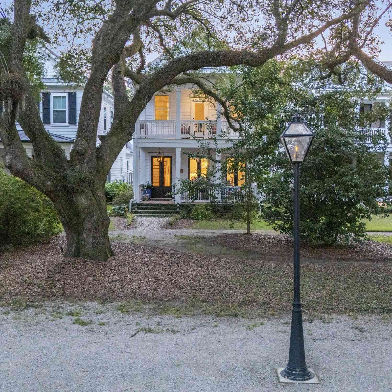 Homes For Sale - 1056 Avenue Of Oaks<br/> Charleston, SC 29407