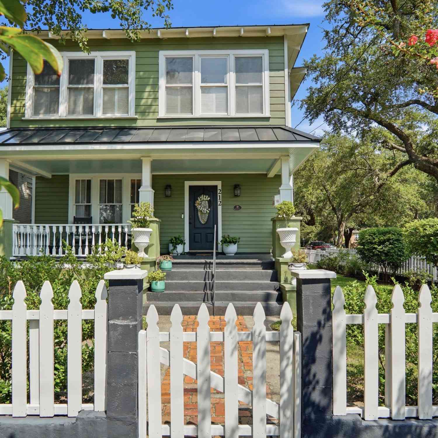 Homes For Sale - 212 Congress Street<br/> Charleston, SC 29403
