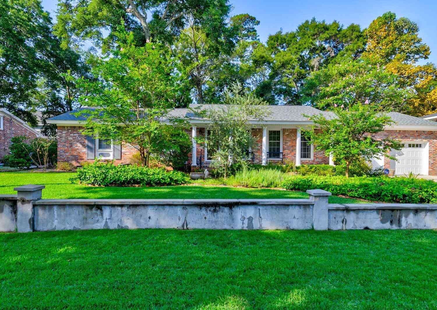 Homes For Sale - 683 Highwood Circle<br/> Charleston, SC 29412