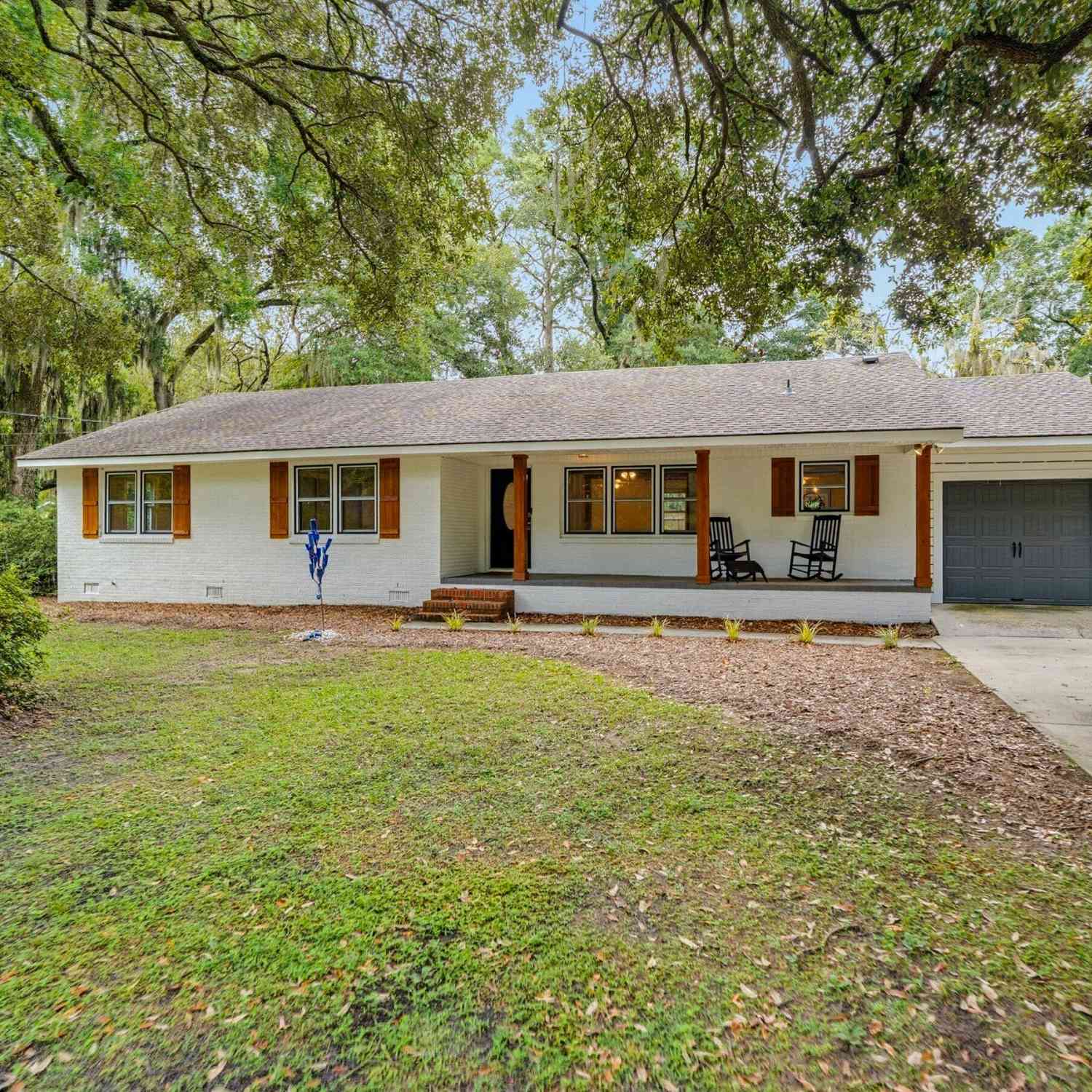 Homes For Sale - 8 W Miller Drive<br/> Beaufort, SC 29907
