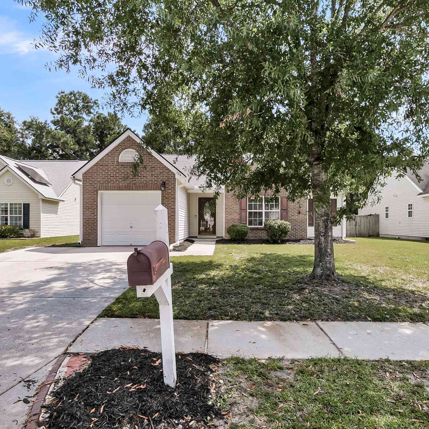 Homes For Rent - 124 Dovetail Circle<br/> Summerville, SC 29483