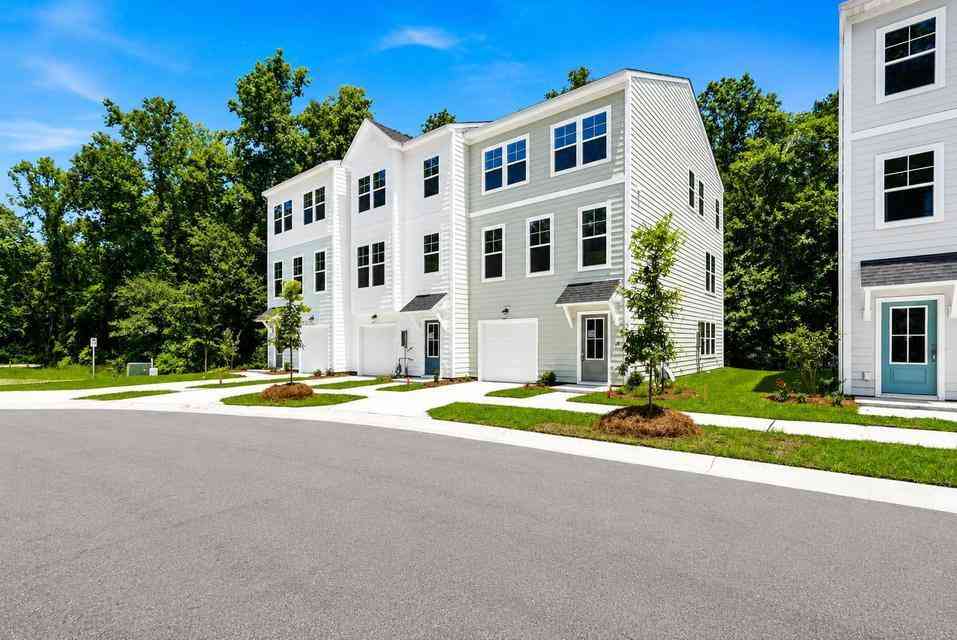 Townhouse For Sale - 475 Caledon Court<br/> Charleston County, Johns Island, SC 29455
