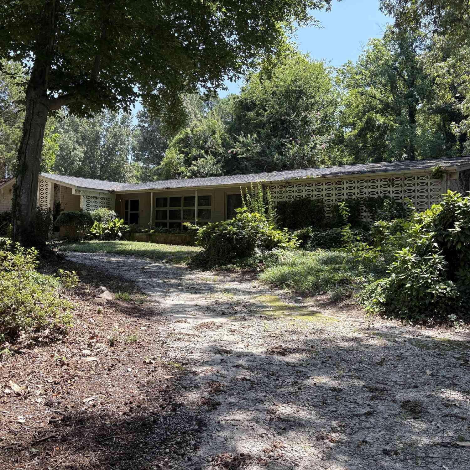 Homes For Sale - 106 Sheffield Road<br/> Greenwood County, Greenwood, SC 29646
