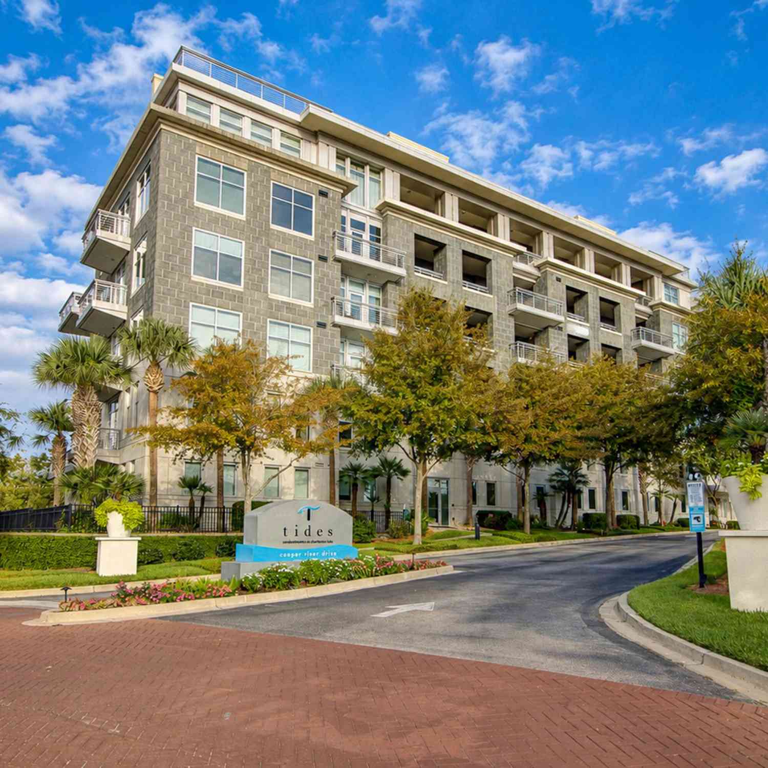 Condo For Sale - 242 Cooper River Drive<br/> Charleston County, Mount Pleasant, SC 29464