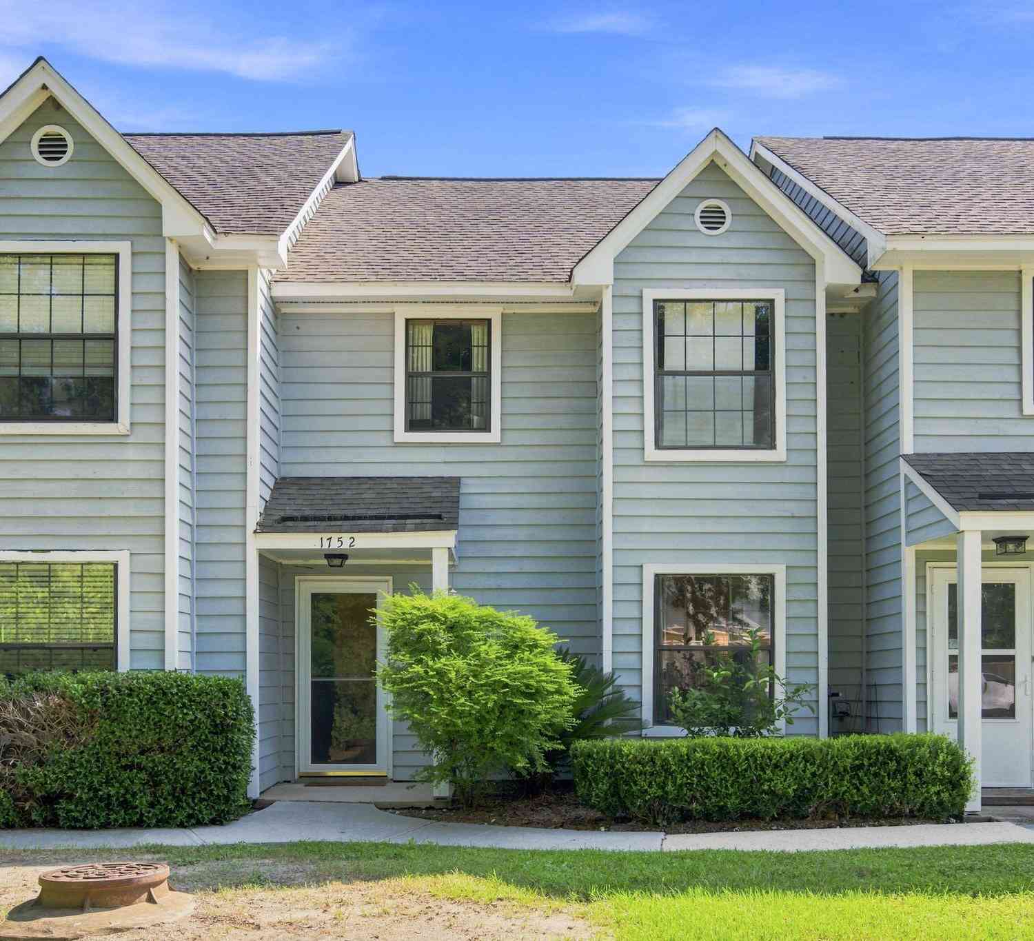 Townhouse For Sale - 1752 Deer Path Drive<br/> Charleston County, Mount Pleasant, SC 29464