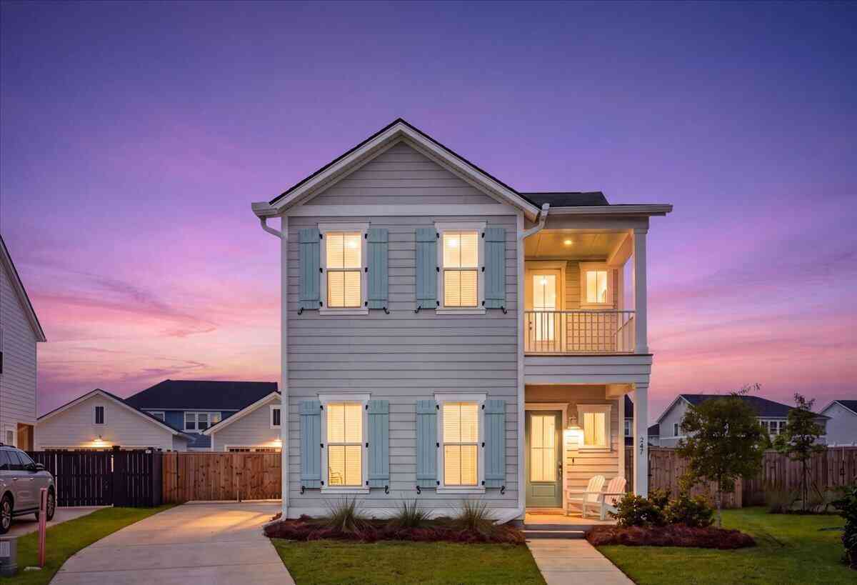 Homes For Sale - 267 Witherspoon Street<br/> Summerville, SC 29486