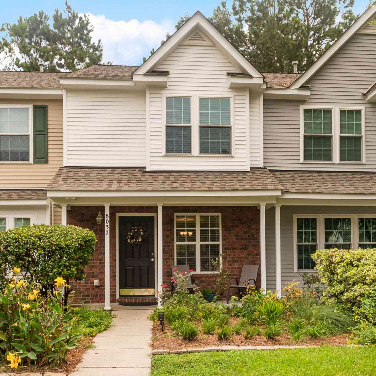 Townhouse For Sale - 8037 Shadow Oak Drive<br/> North Charleston, SC 29406