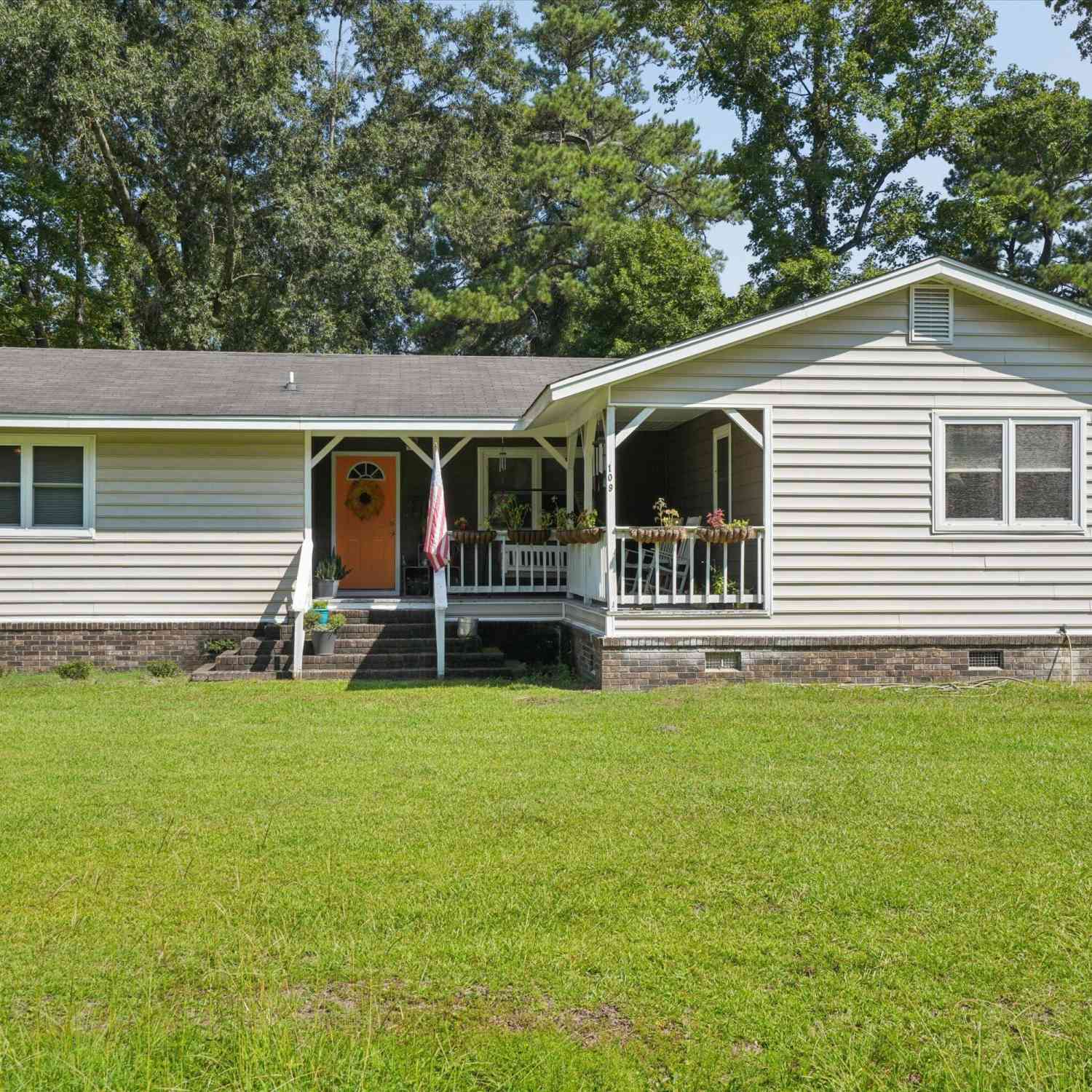 Homes For Sale - 109 Annie Williams Street<br/> Moncks Corner, SC 29461