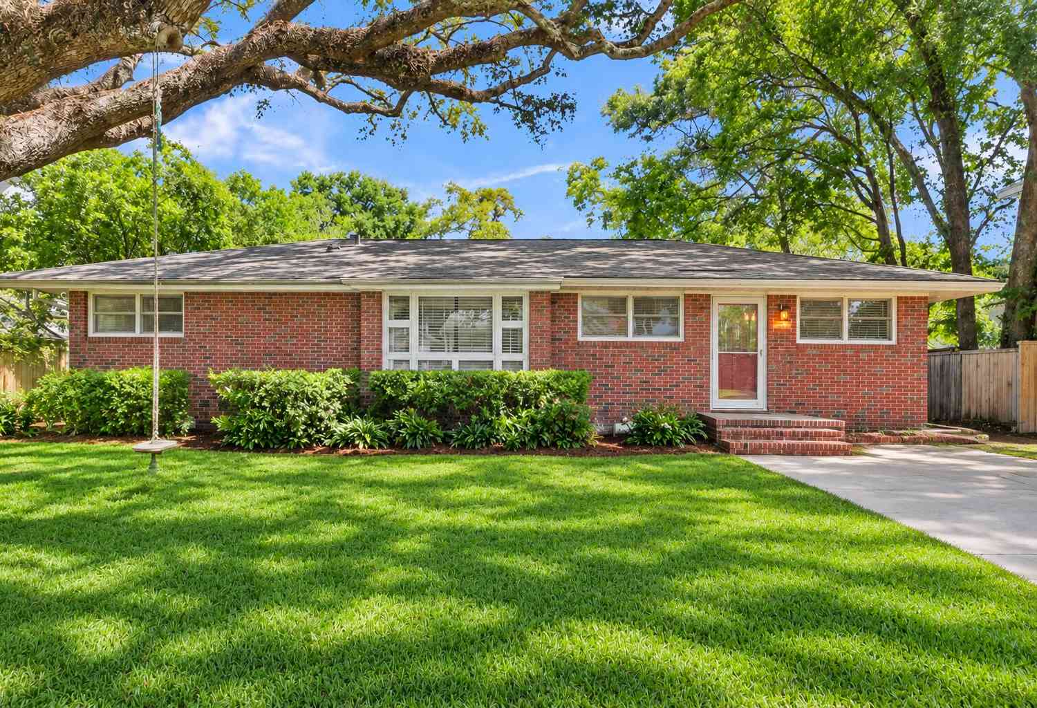 Homes For Sale - 1496 Seminole Street<br/> Mount Pleasant, SC 29464