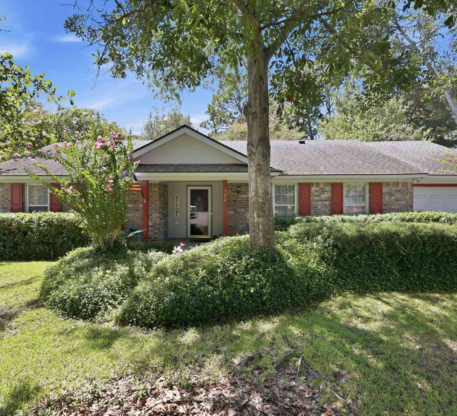 Homes For Sale - 304 Longleaf Road<br/> Summerville, SC 29486