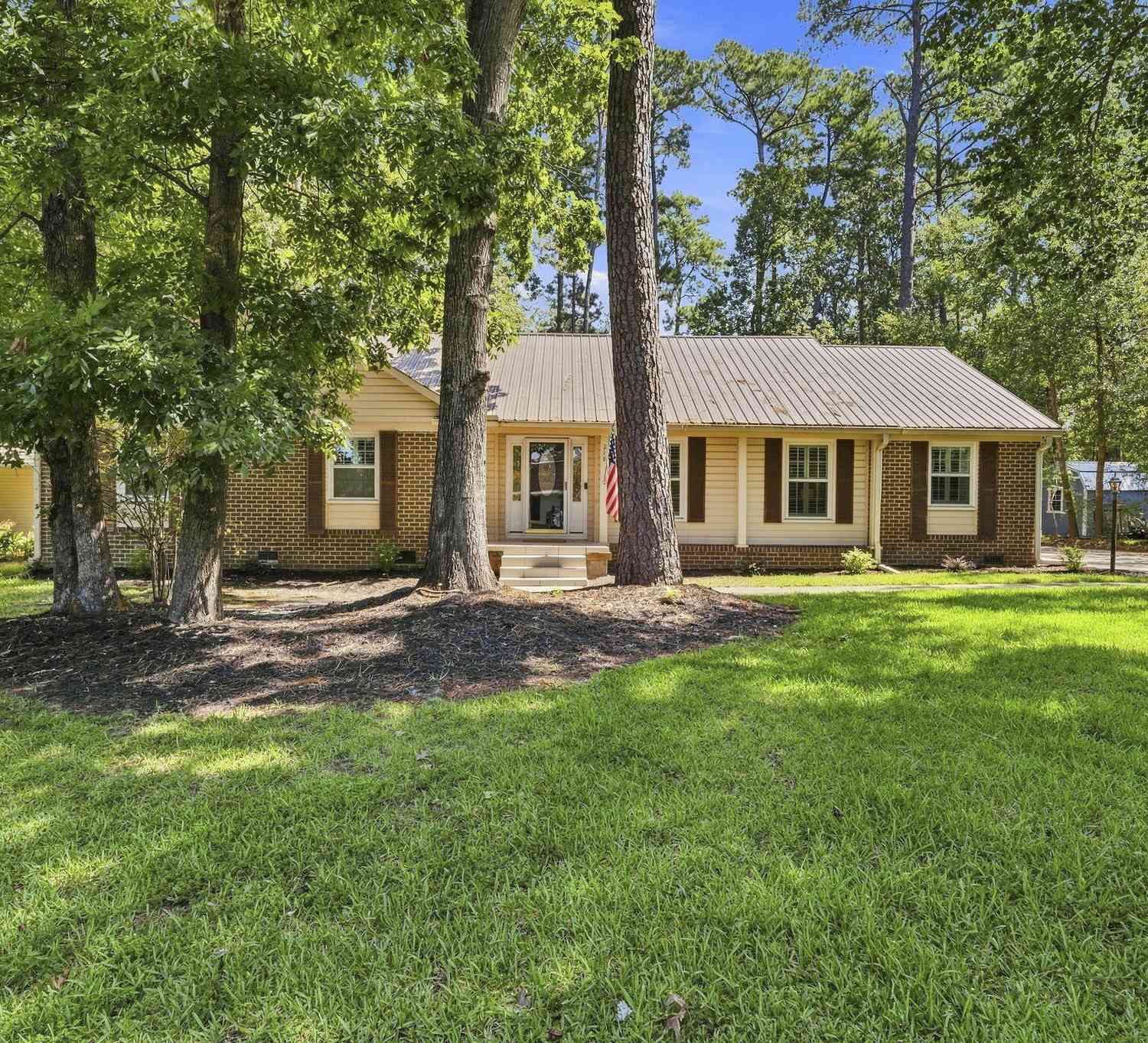Homes For Sale - 219 Shaftesbury Lane<br/> Dorchester County, Summerville, SC 29485