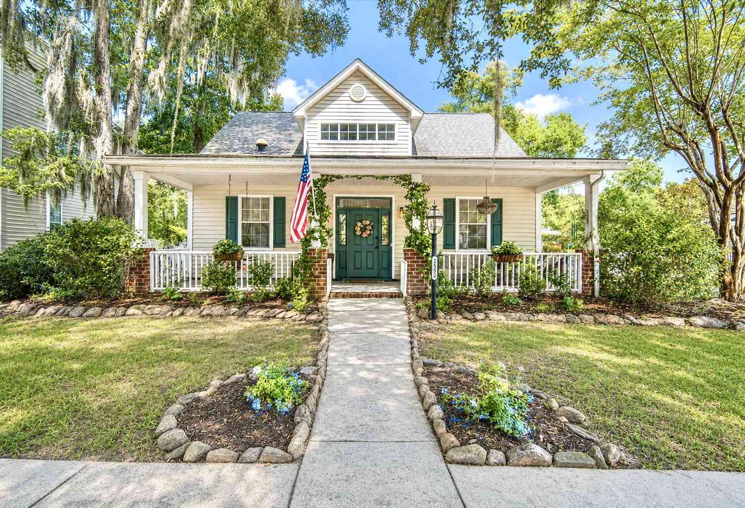 Homes For Sale - 2452 Fulford Court<br/> Charleston County, Mount Pleasant, SC 29466