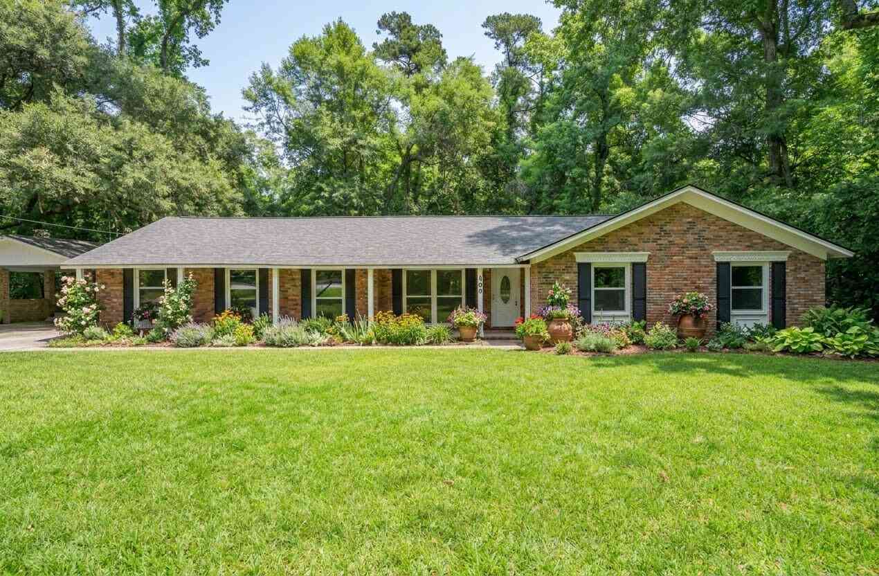 Homes For Sale - 109 Halcyon Road<br/> Dorchester County, Summerville, SC 29483