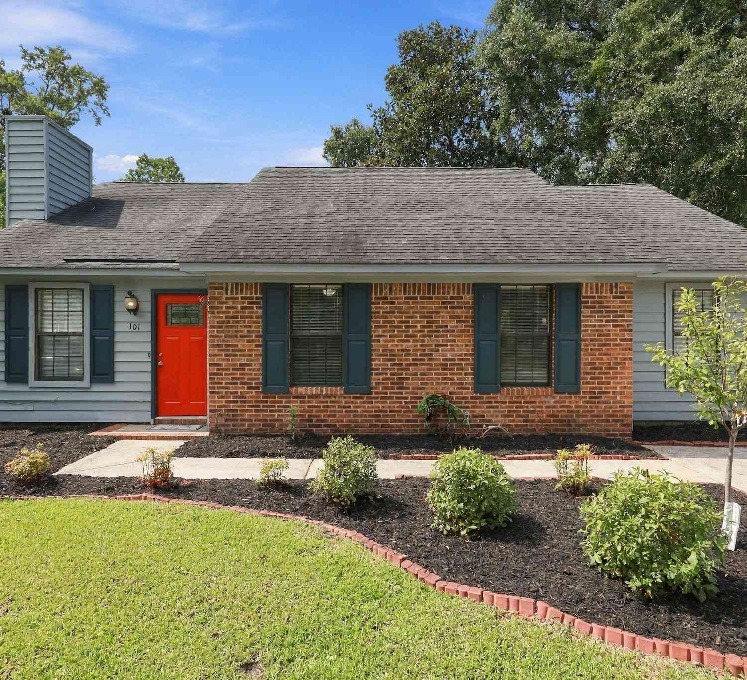 Homes For Sale - 101 Glebe Road<br/> Summerville, SC 29485