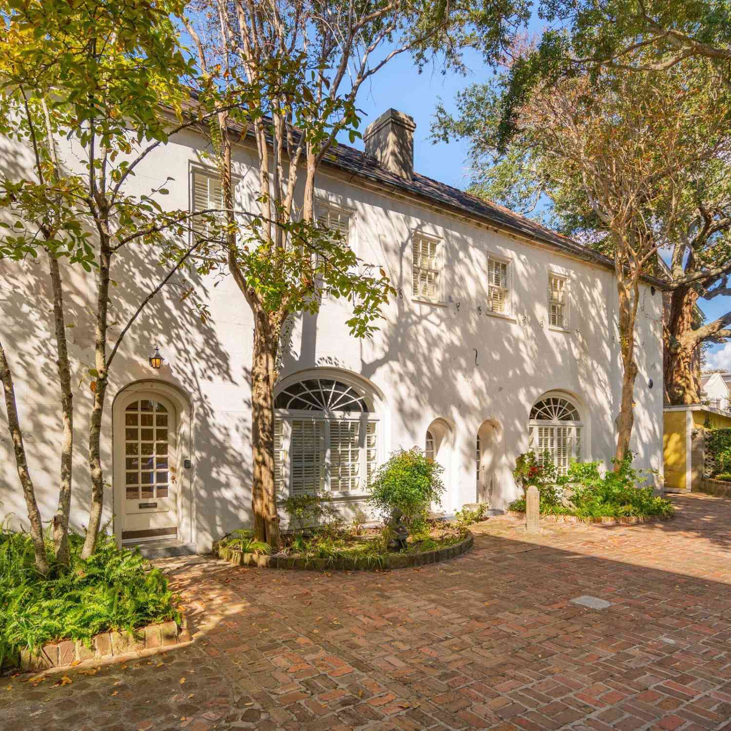 Homes For Rent - 60 Hasell Street #CARRIAGE LEFT<br/> Charleston, SC 29401