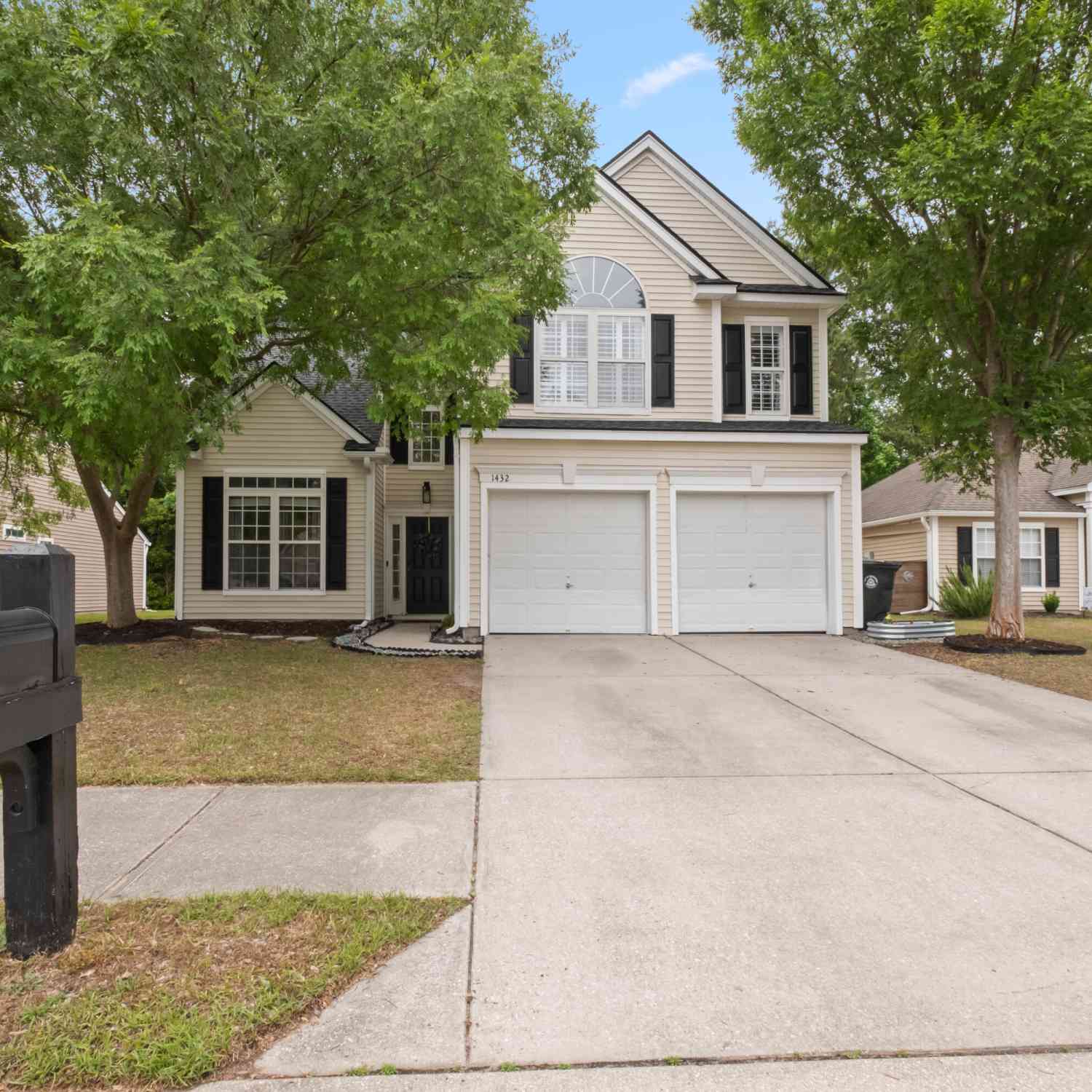 Homes For Sale - 1432 Water Edge Drive<br/> Charleston, SC 29492
