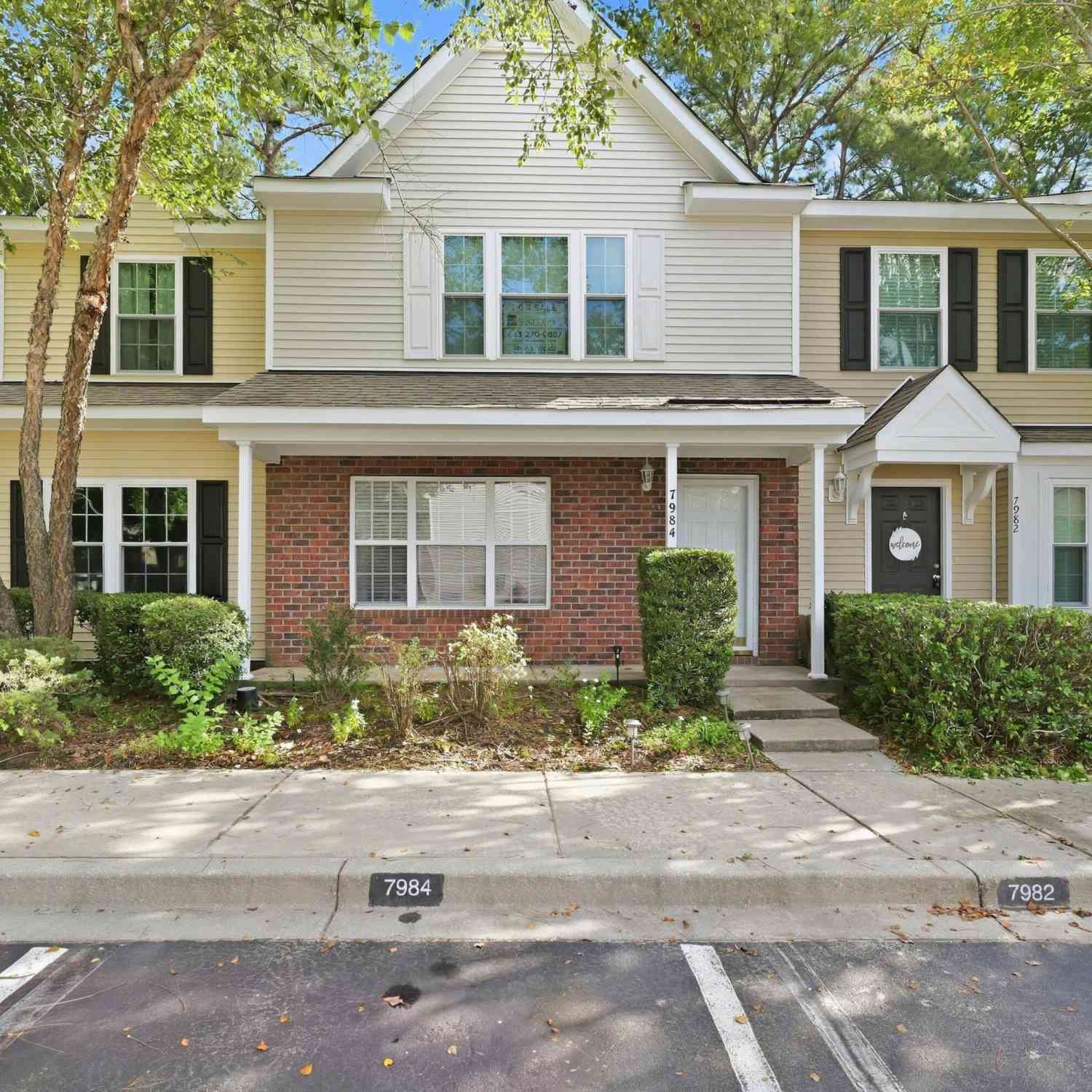 Townhouse For Sale - 7984 Shadow Oak Drive<br/> North Charleston, SC 29406