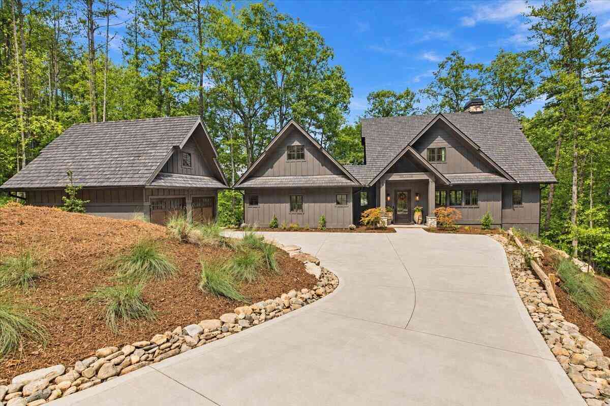 Homes For Sale - 6 Featherstone Court<br/> Sunset, SC 29685