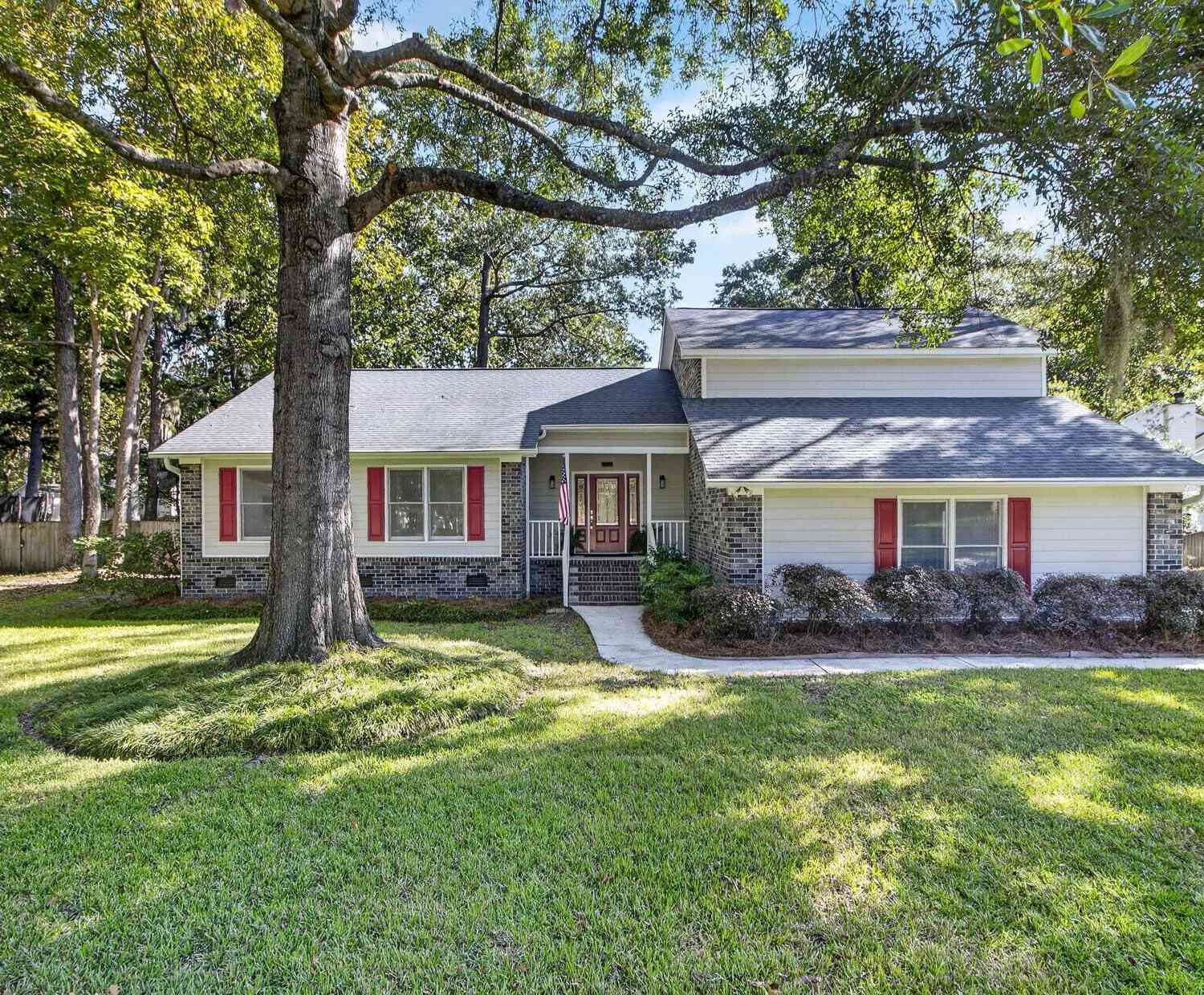 Homes For Sale - 601 Essex Drive<br/> Summerville, SC 29485