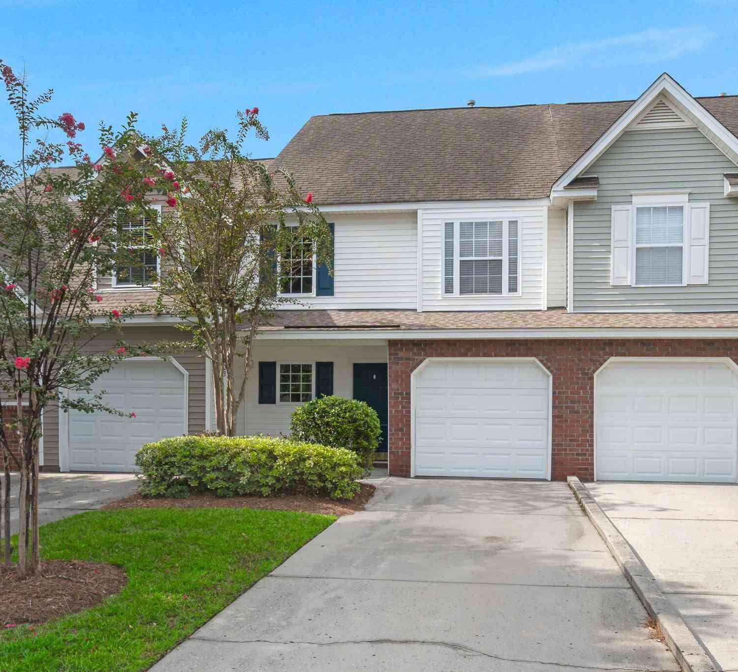 Townhouse For Sale - 903 Yellow Hawthorn Circle<br/> Summerville, SC 29483