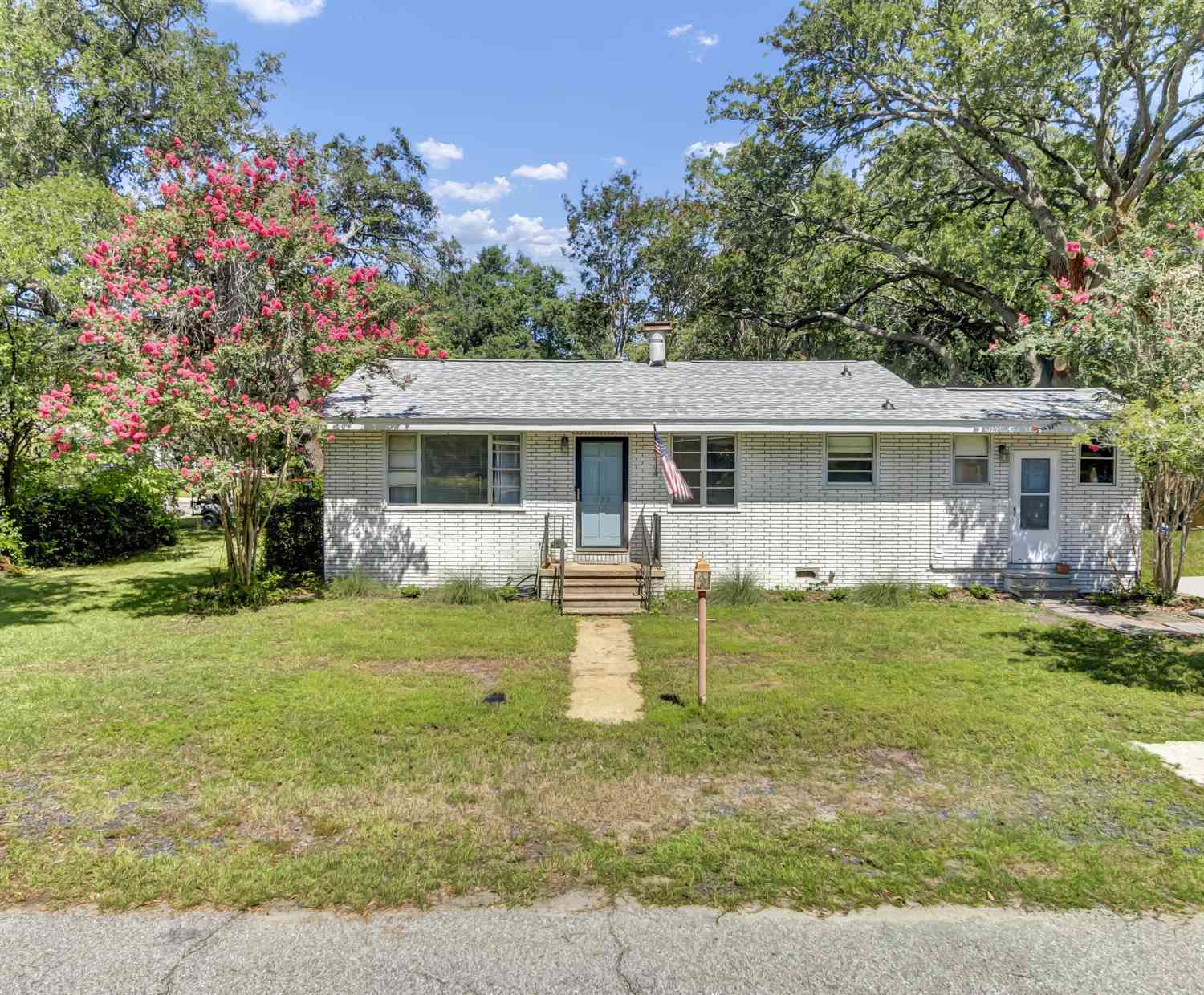 Homes For Sale - 822 Rogers Lane<br/> Mount Pleasant, SC 29464