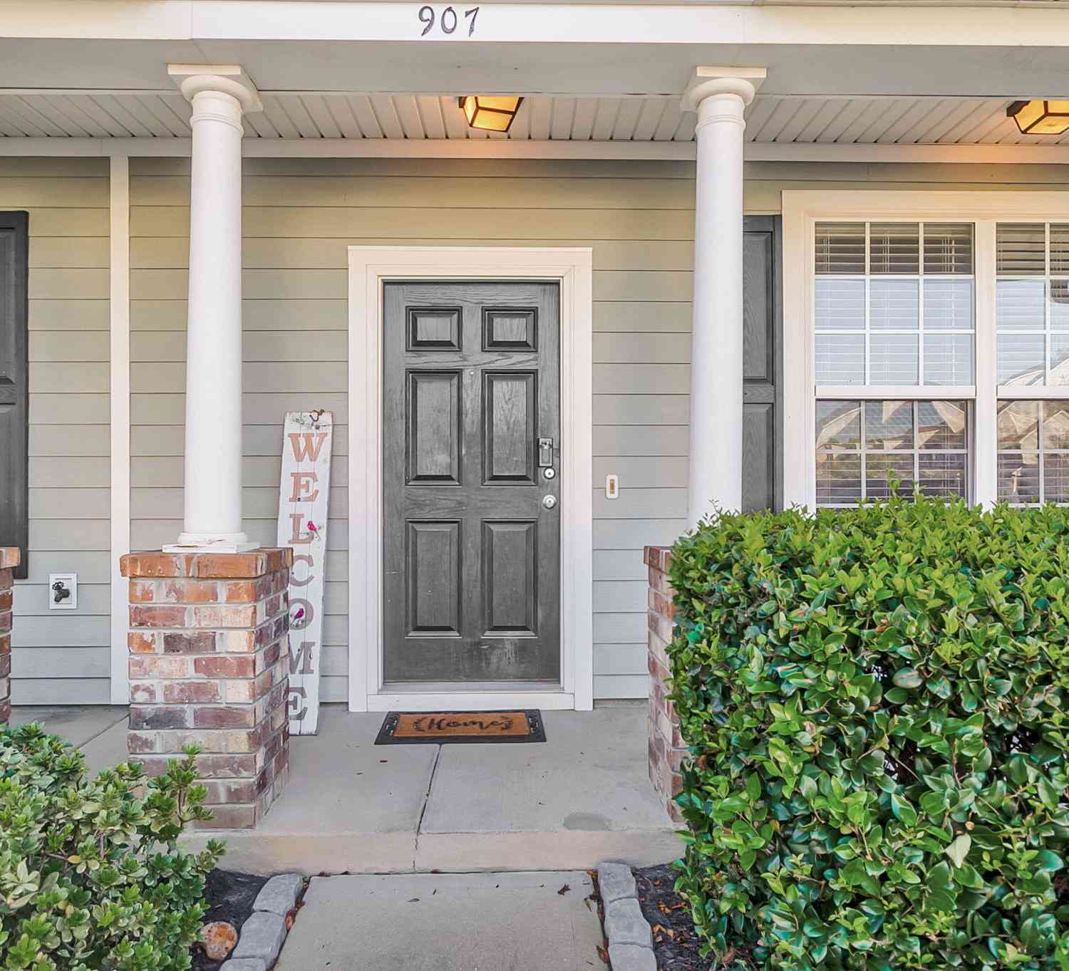 Townhouse For Sale - 907 Hemingway Circle<br/> Summerville, SC 29483