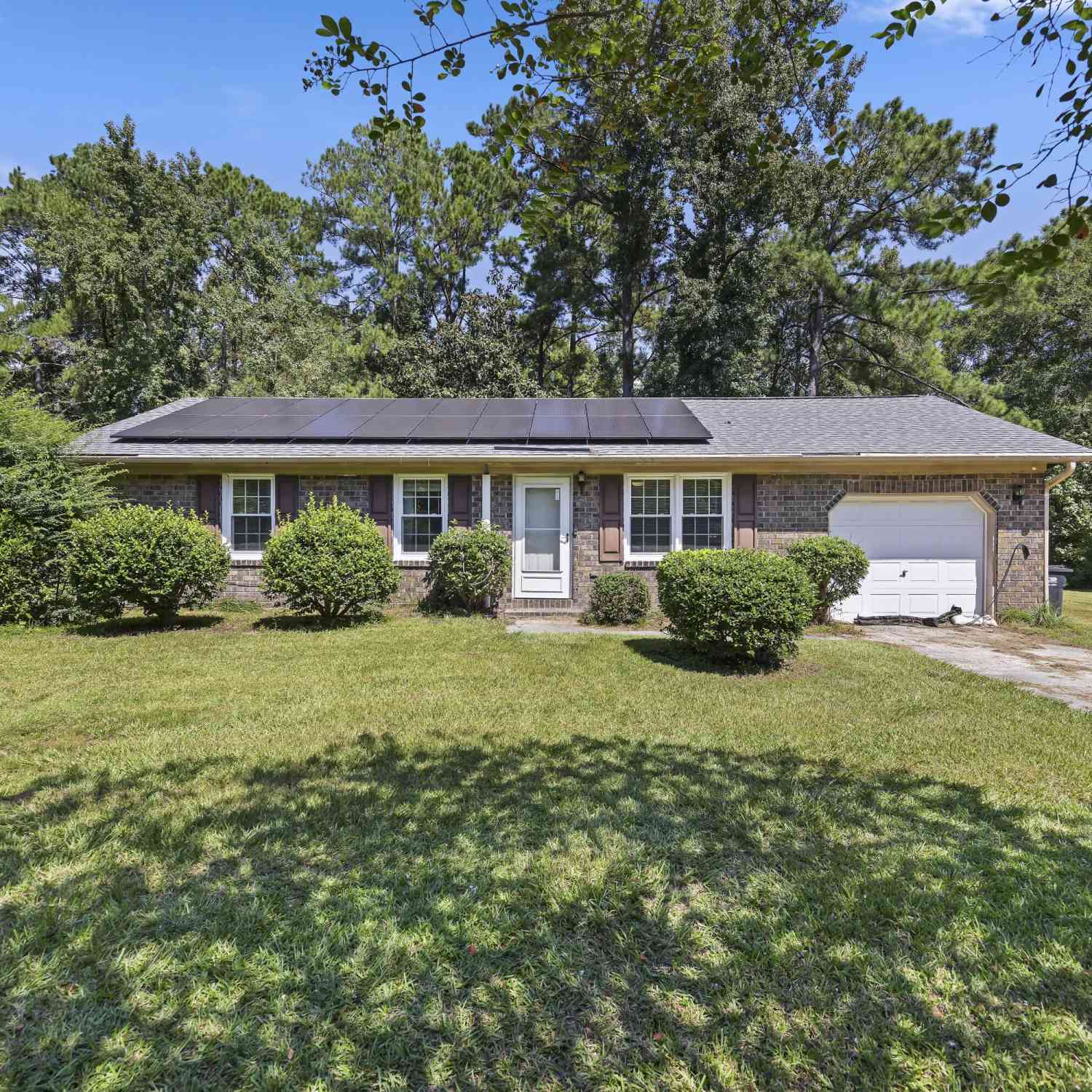 Homes For Sale - 114 Lisa Drive<br/> Summerville, SC 29485