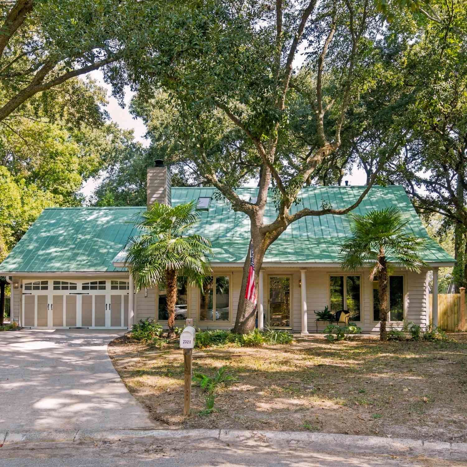 Homes For Sale - 2321 Chairmaker Court<br/> Charleston, SC 29414