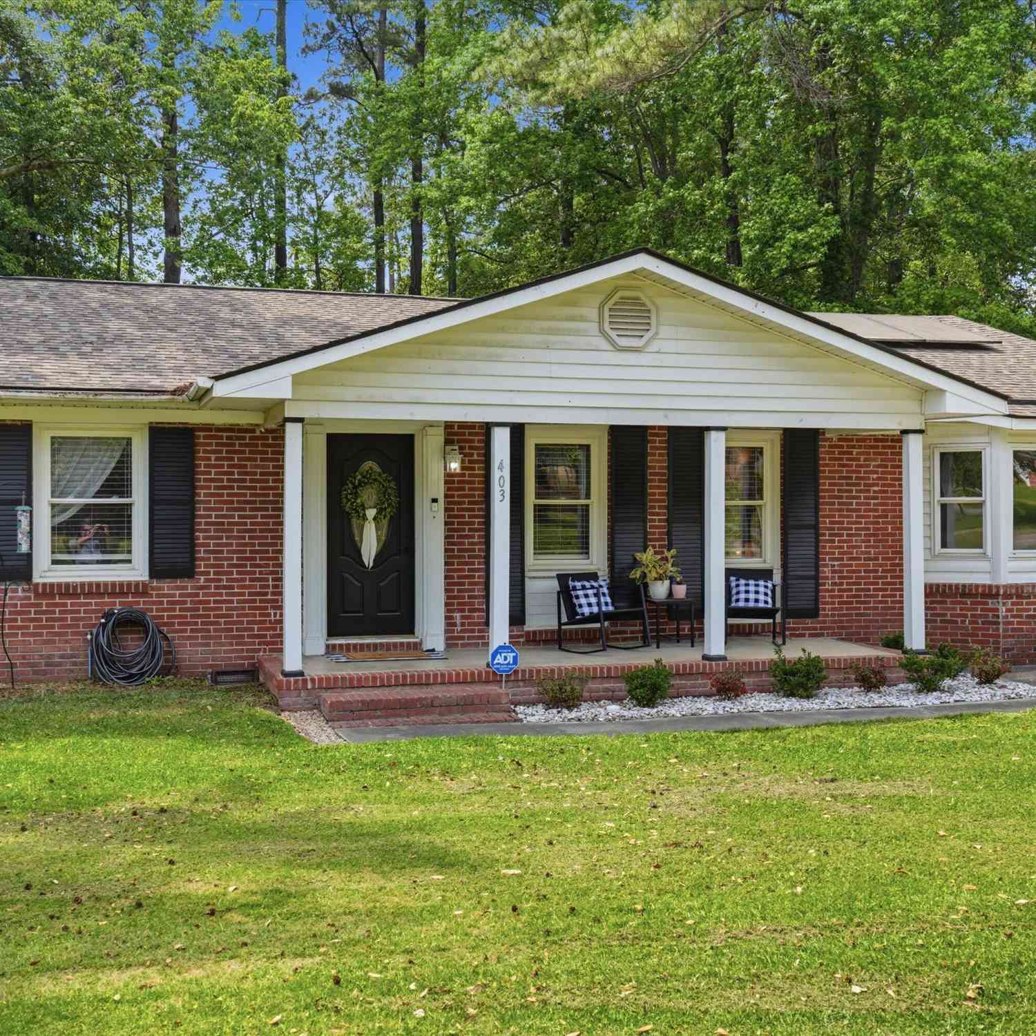 Homes For Sale - 403 Forest Circle<br/> Summerville, SC 29483