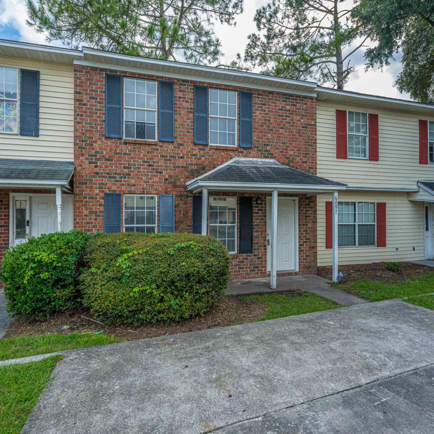 Townhouse For Sale - 6897 Shahid Row<br/> North Charleston, SC 29418