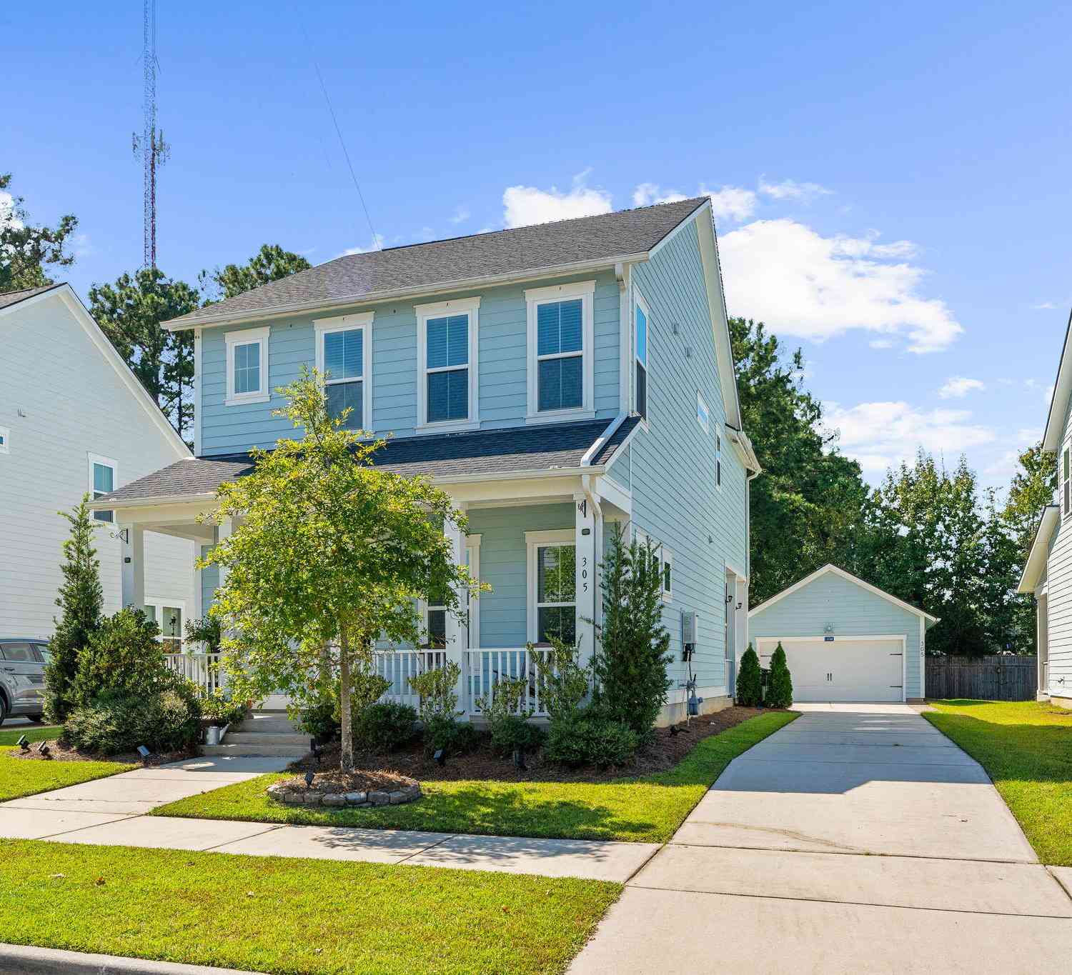 Homes For Sale - 305 W Respite Lane<br/> Summerville, SC 29483