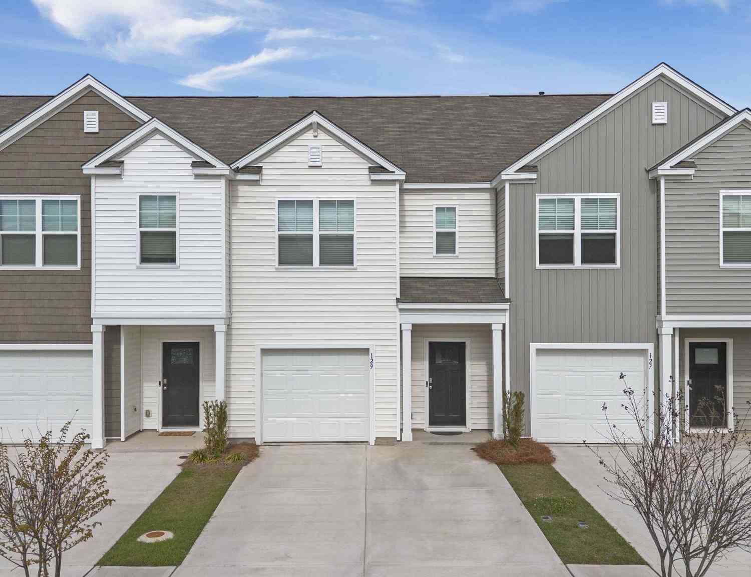 Townhouse For Sale - 129 Yarrow Way<br/> Moncks Corner, SC 29461