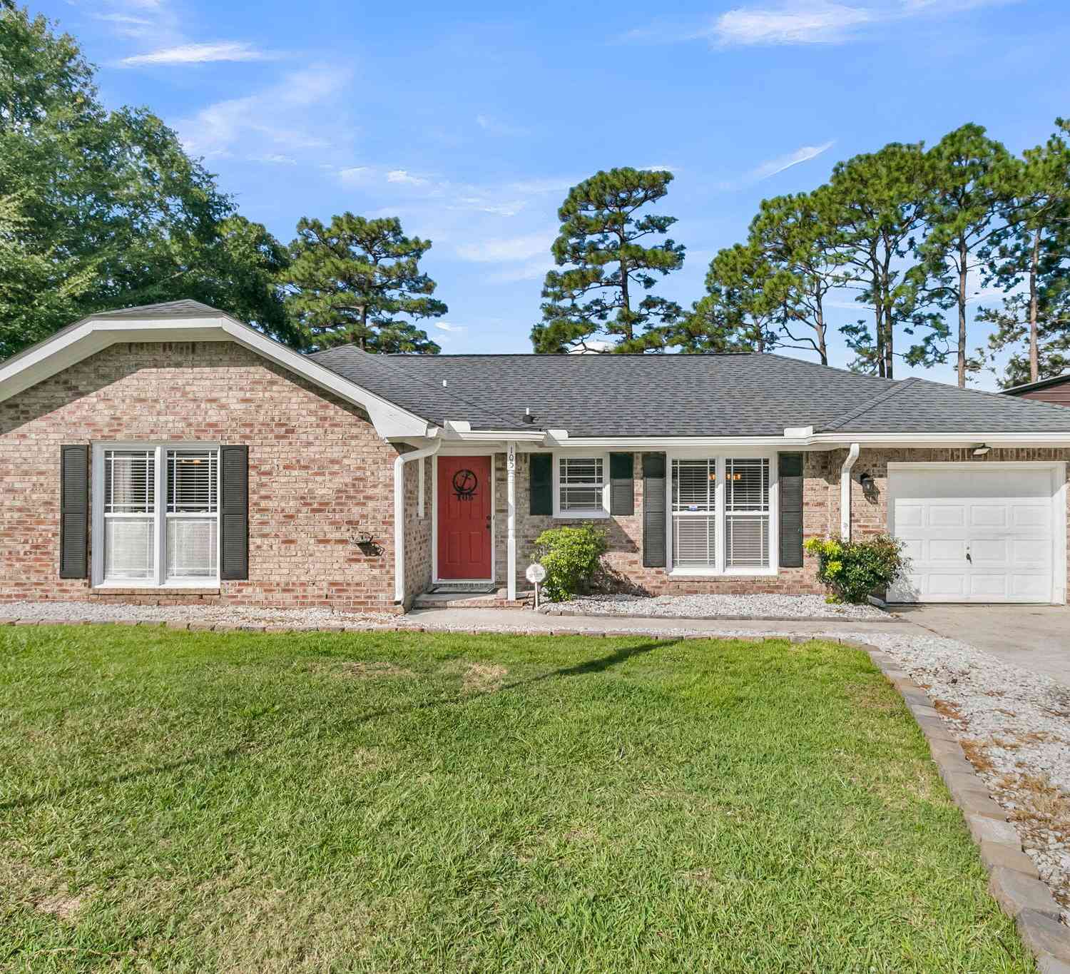 Homes For Sale - 105 Bedford Court<br/> Summerville, SC 29486