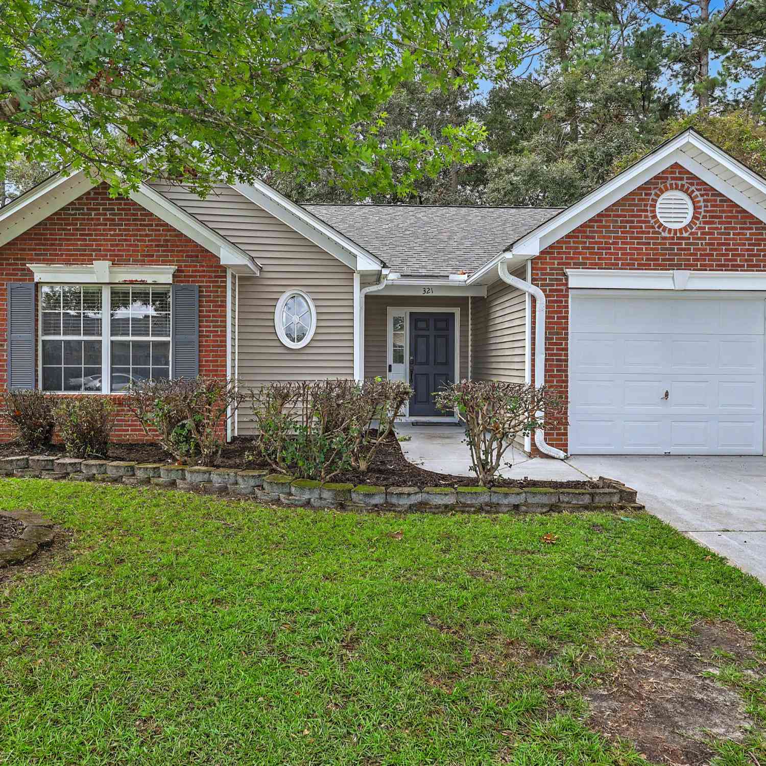 Homes For Sale - 321 Jamestown Drive<br/> Summerville, SC 29486