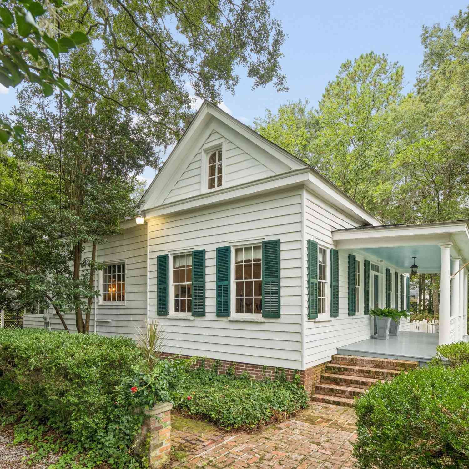 Homes For Sale - 607 Central Avenue<br/> Summerville, SC 29483