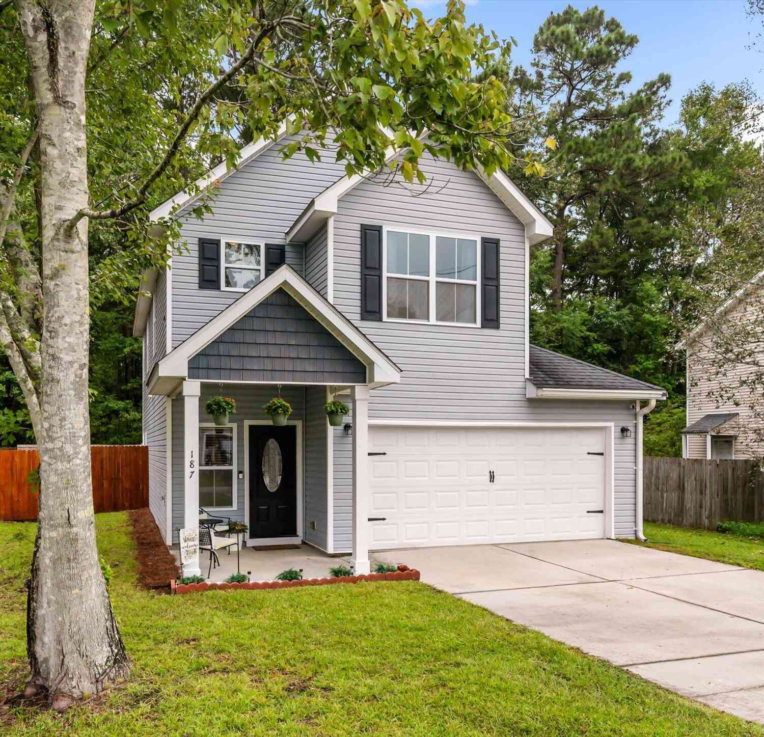 Homes For Sale - 187 W Pine Street<br/> Summerville, SC 29485