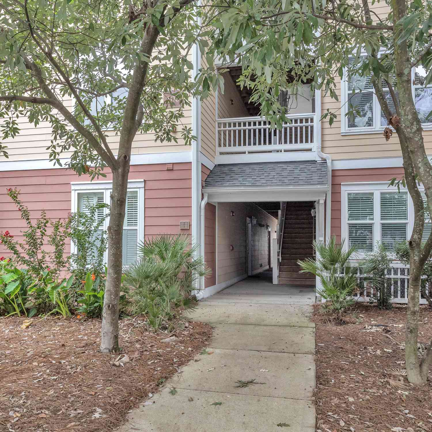 Homes For Rent - 100 Bucksley Lane #UNIT 104<br/> Charleston, SC 29492