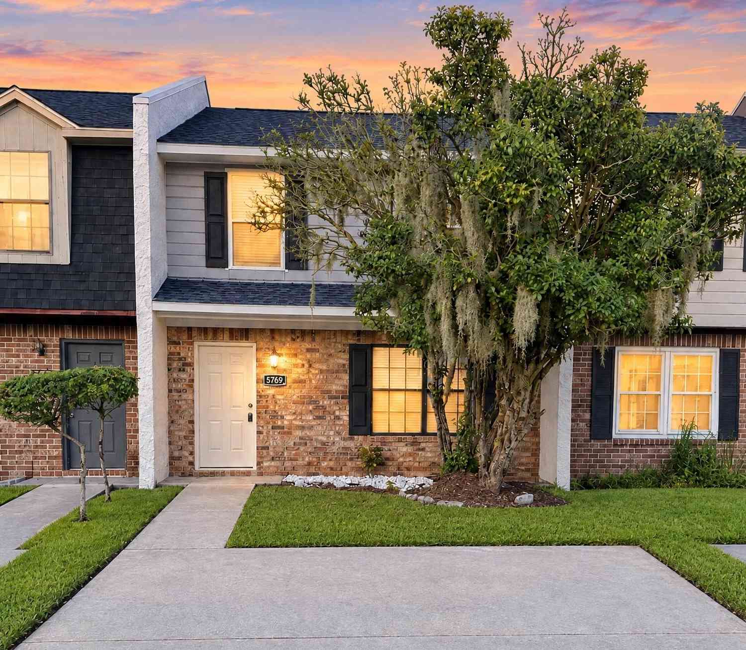 Townhouse For Sale - 5769 Dewsbury Lane<br/> North Charleston, SC 29418