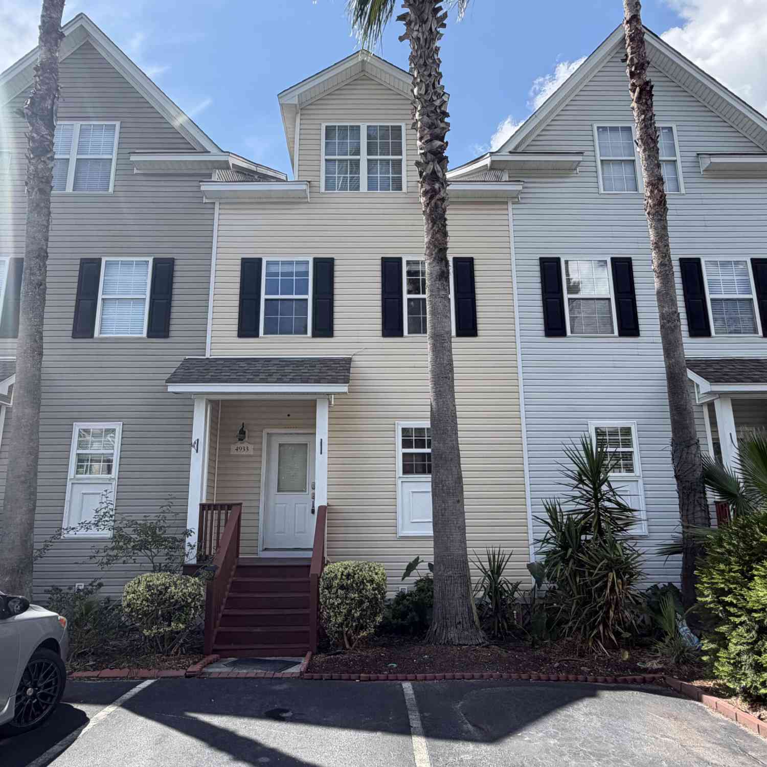 Townhouse For Sale - 4933 Lake Palmetto Lane<br/> North Charleston, SC 29418
