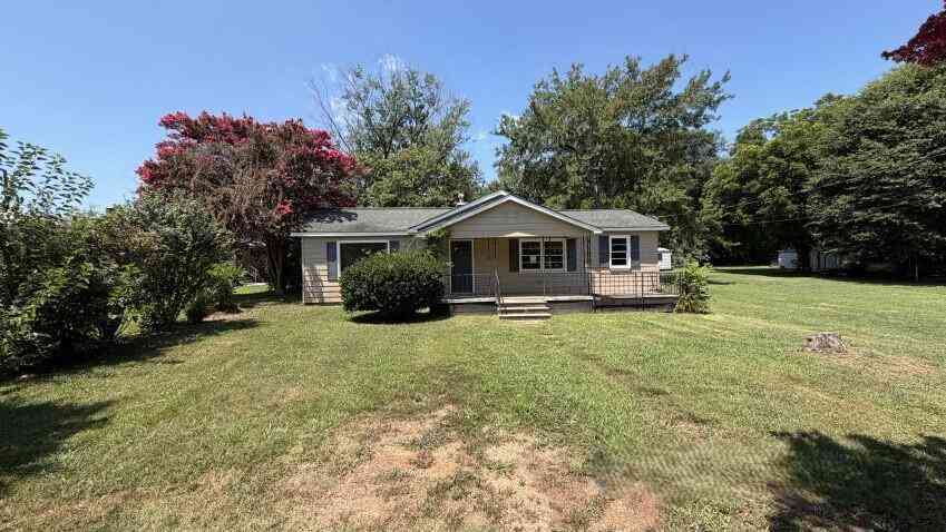 Homes For Sale - 605 11th Street<br/> Gaffney, SC 29340